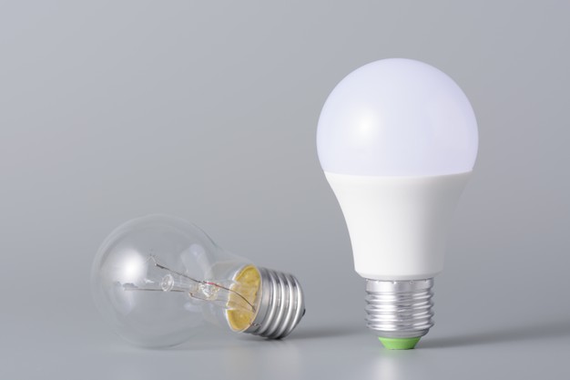Lâmpadas LED e Incandescente Eficiência Energética